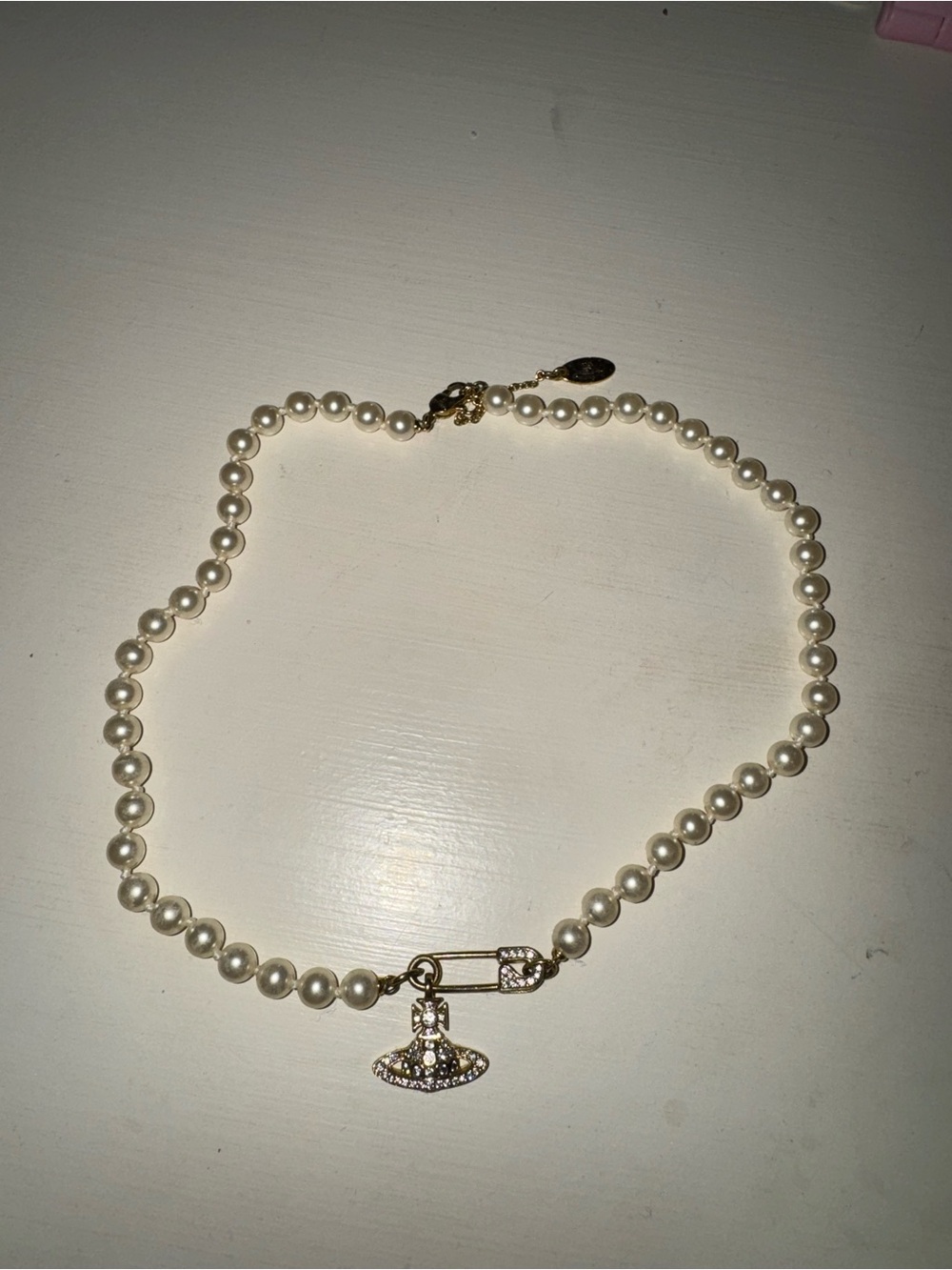 Authentic Vivienne Westwood  Pearl Choker Necklace with Orb Charm - White - Picture 2 of 2